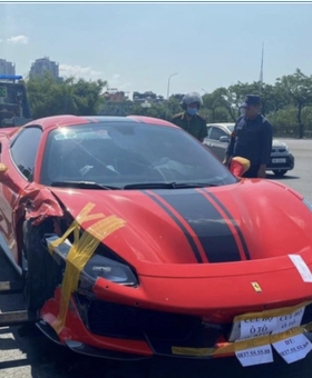 Tài xế siêu xe Ferrari gây tai nạn ra đầu thú