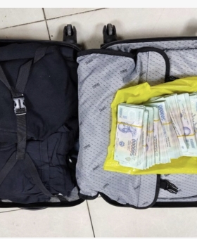 Khách đãng trí bỏ quên vali chứa 1.000 tờ tiền mệnh giá 500 nghìn đồng ở sân bay